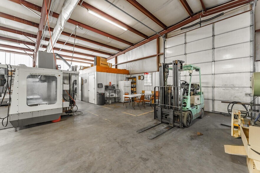 More Photos Of 12182 Peach Orchard Rd, Bentonville Warehouse For Sale
