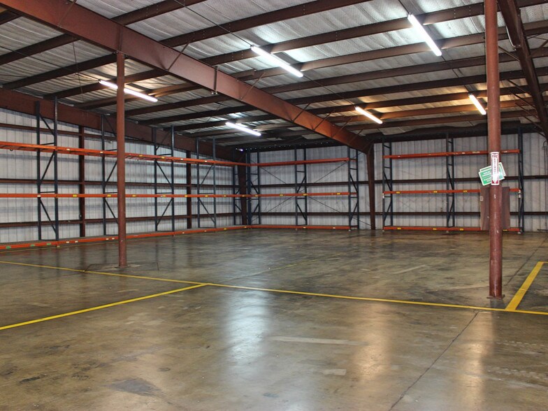 More Photos Of 1605 Military Rd, Brownsville Distribution For Lease