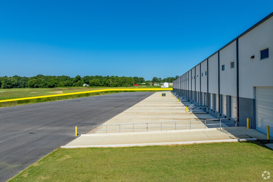More Photos Of State Route 186 @ Interstate 85, Tuskegee Distribution For Lease