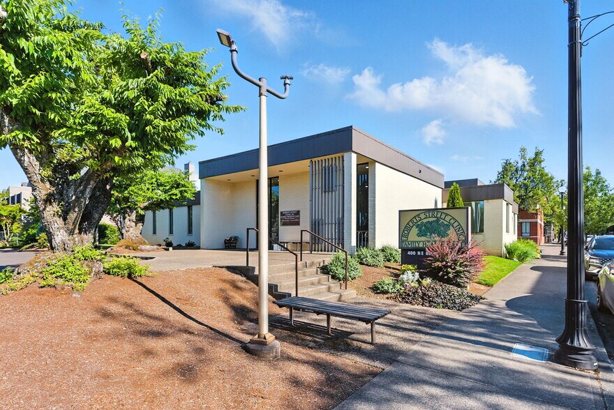 More Photos Of 400 NE Roberts Ave, Gresham Medical For Sale
