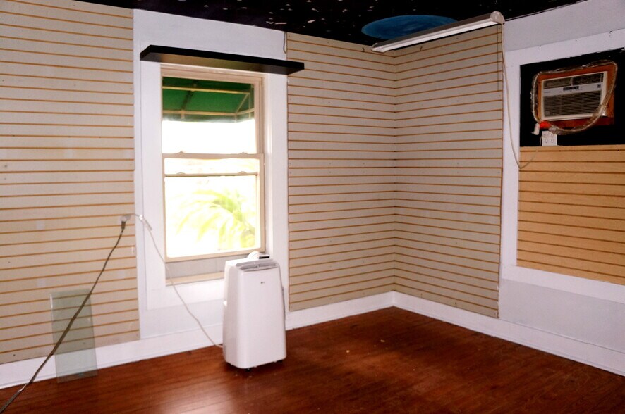 More Photos Of 319 W 21st Ave, Covington Office For Sale