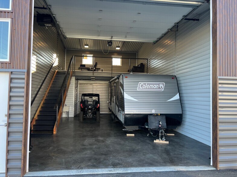 More Photos Of 1435 Main St, Cascade Warehouse For Sale