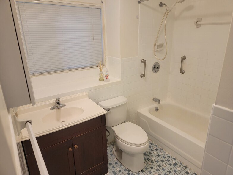 More Photos Of 450 Woonasquatucket Ave, North Providence Apartments For Sale