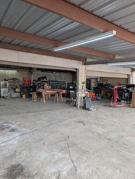 More Photos Of 6503 Brittmoore Rd, Houston Warehouse For Lease