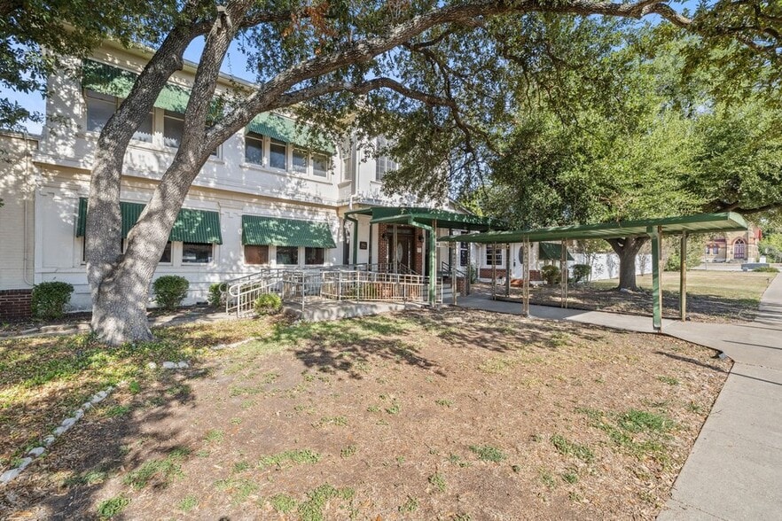 Primary Photo Of 503 Talbot St, Taylor Funeral Home For Sale
