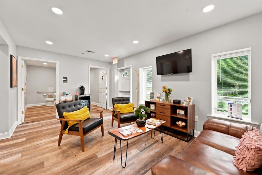 More Photos Of 103 Garris Rd, Downingtown Medical For Sale