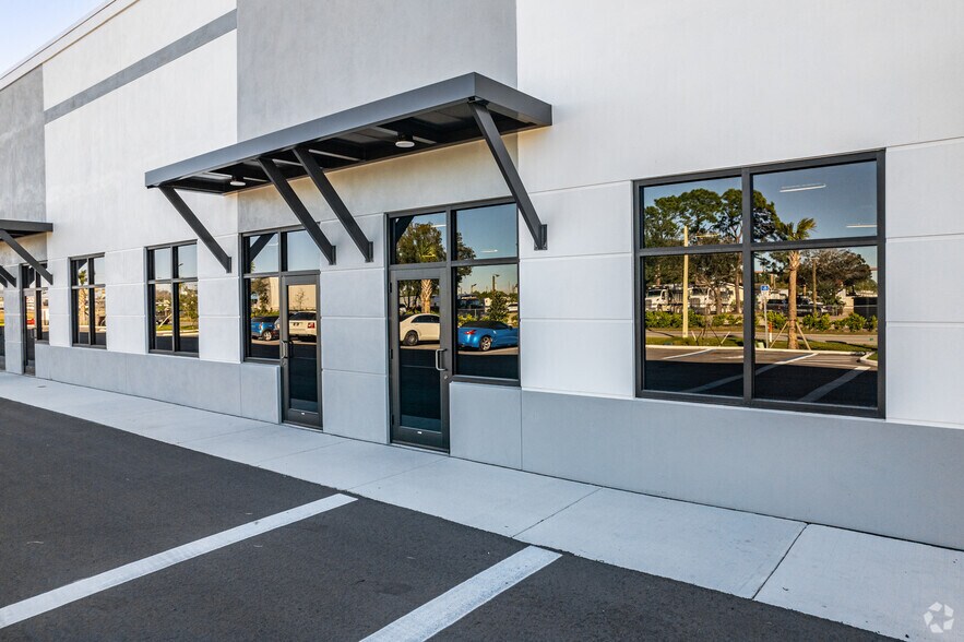 More Photos Of 17081 Cam Ct, Fort Myers Light Distribution For Lease