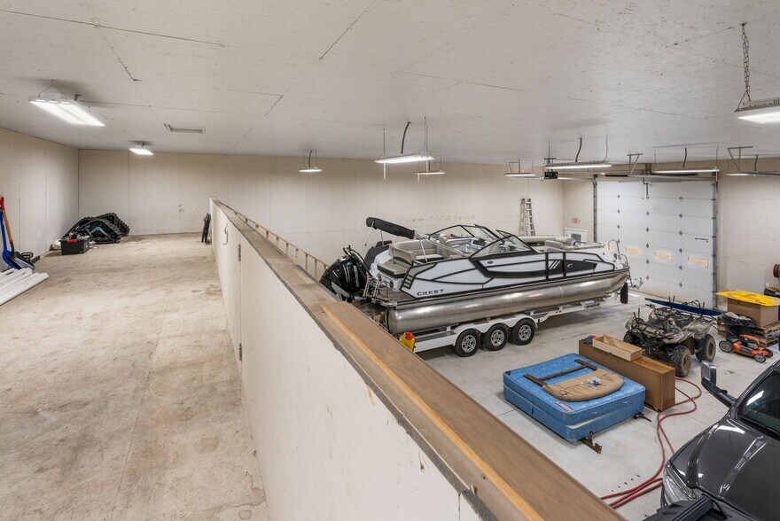 More Photos Of , Big Sky Warehouse For Lease