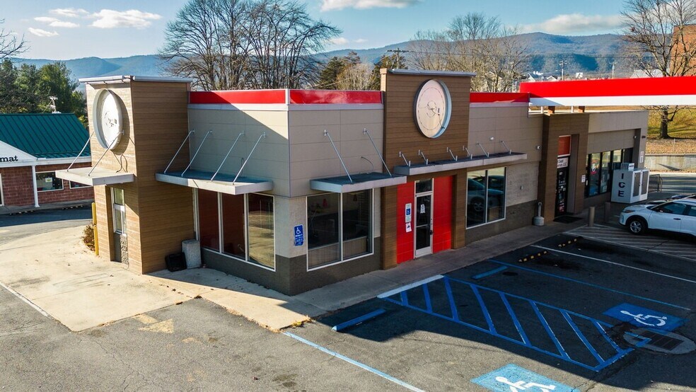 Primary Photo Of 601 4th St, Shenandoah Fast Food For Lease