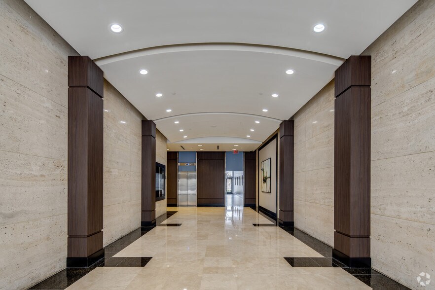 More Photos Of 250 N Orange Ave, Orlando Office For Lease