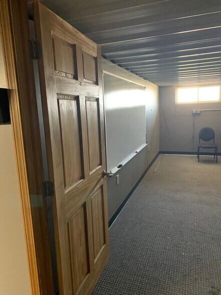 More Photos Of 320 Packerland Dr, Green Bay Manufacturing For Lease