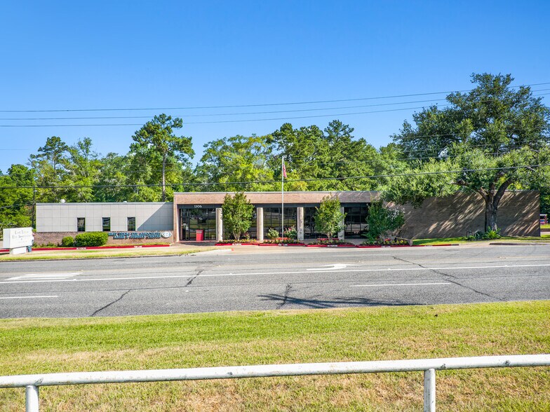 More Photos Of 1306 W Frank Ave, Lufkin Medical For Sale