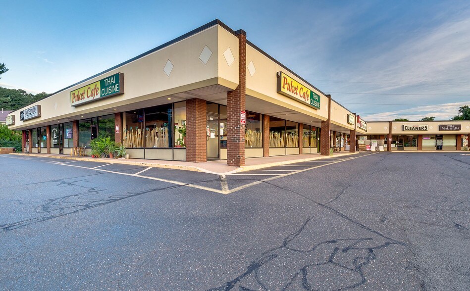 More Photos Of 945 Cromwell Ave, Rocky Hill Storefront For Lease