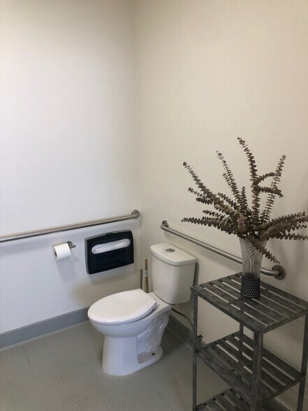 More Photos Of 668 E Redlands Blvd, Redlands Office For Sale