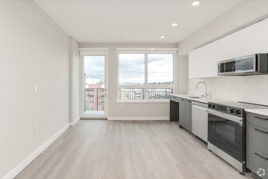 More Photos Of 2895 10th Av, Vancouver Apartments For Lease