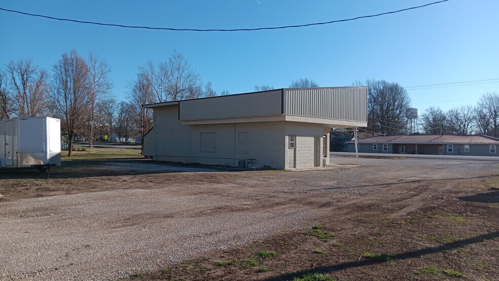 More Photos Of 215 S 14th St, Sarcoxie Showroom For Sale