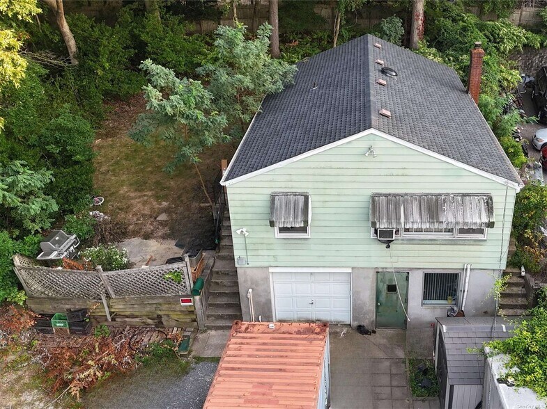 More Photos Of 950 W Jericho Tpke, Smithtown Storefront Retail Office For Sale