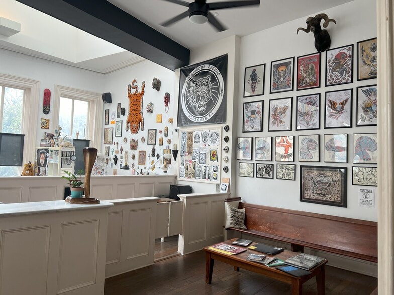 More Photos Of 7-9 E Bay St, Savannah Bar For Sale