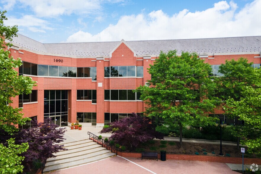 More Photos Of 1690 Sumneytown Pike, Lansdale Office For Lease