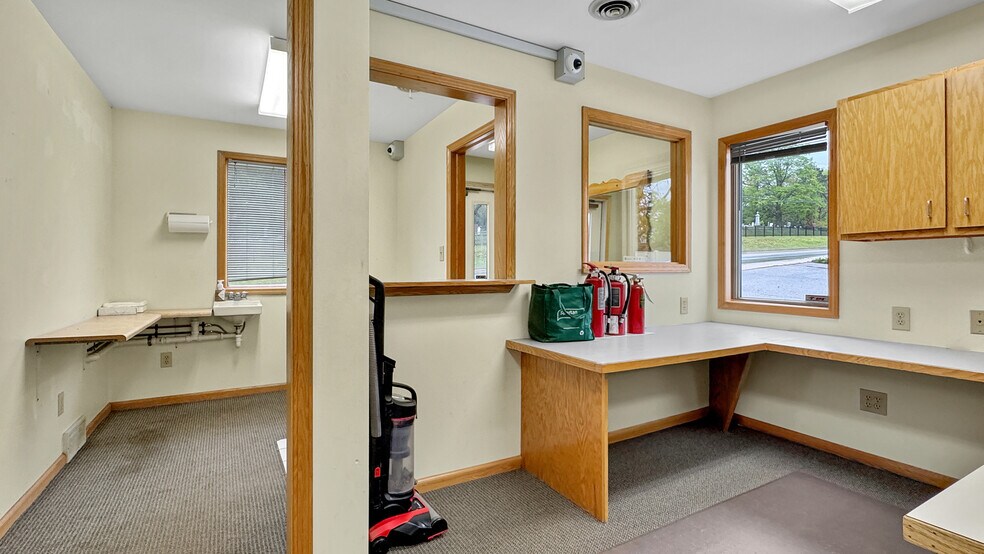 More Photos Of 1200 S Mitchell St, Cadillac Office For Sale