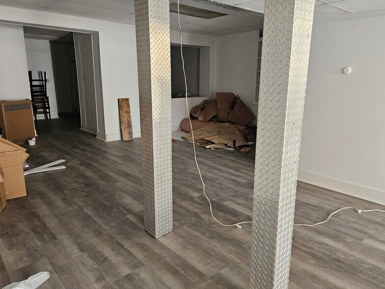 More Photos Of 2314 W Franklin St, Evansville Storefront Retail Residential For Lease