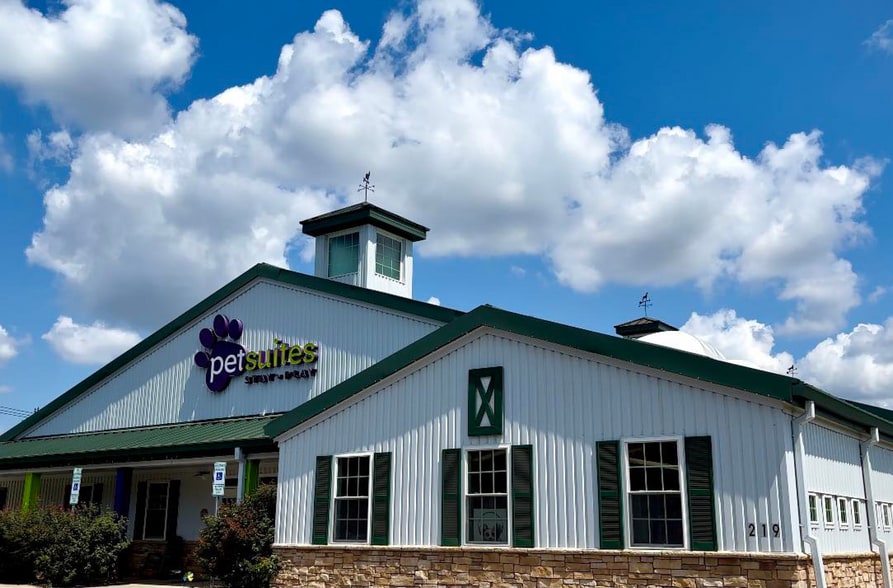 More Photos Of 219 Archdale Dr, Charlotte Veterinarian Kennel For Sale