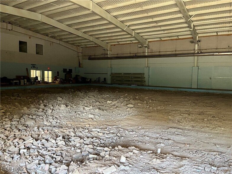 More Photos Of 2600 25th St, Canton Specialty For Lease