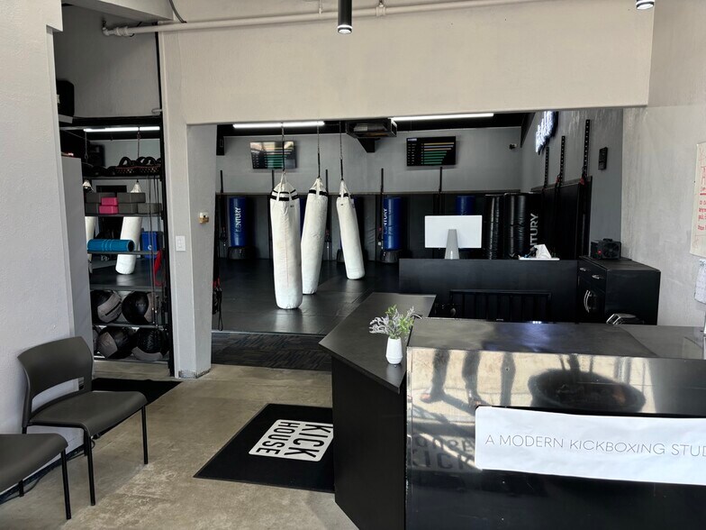 More Photos Of 323-327 W Canal Dr, Turlock Freestanding For Sale