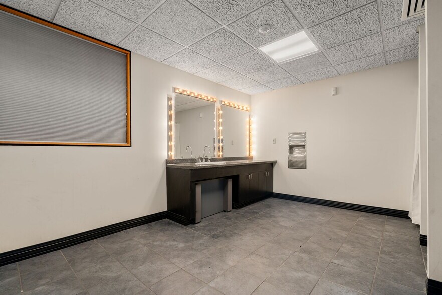 More Photos Of 115 Dummer St, Brookline Flex For Sale