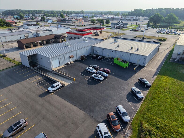 More Photos Of 1913 N Wayne St, Angola General Retail For Lease