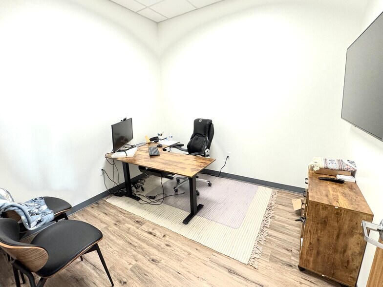 More Photos Of 203 Brand Ln, Stafford Office Residential For Sale