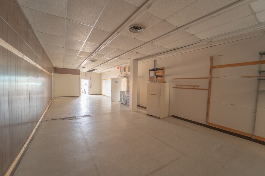 More Photos Of 703 E Rio Grande St, Victoria Storefront Retail Office For Sale