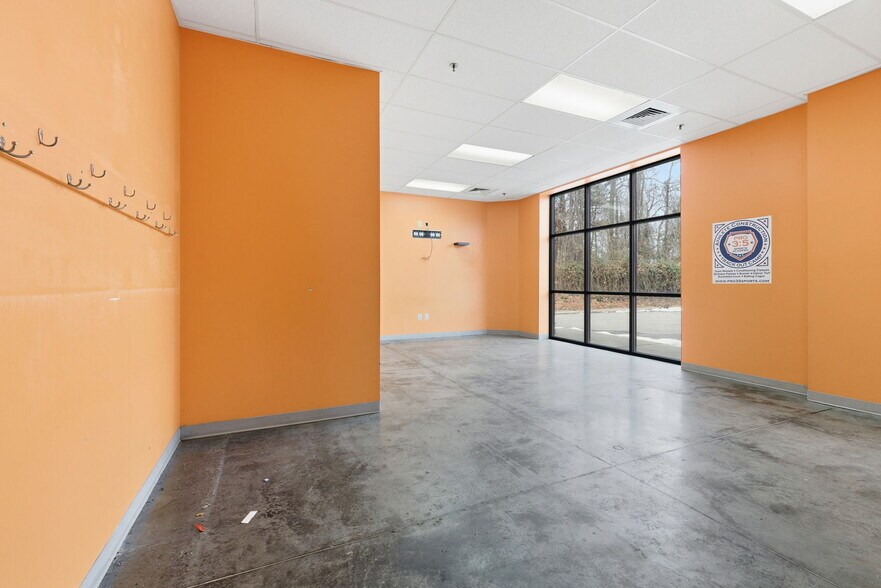 More Photos Of 3201 Northside Dr, Raleigh Light Distribution For Lease