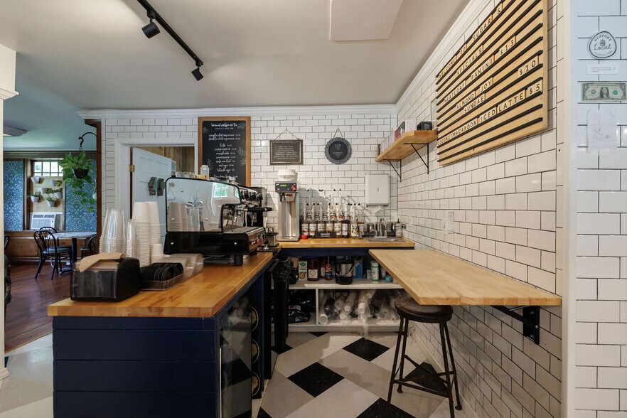 More Photos Of 139 S Main St, Sheffield Freestanding For Sale