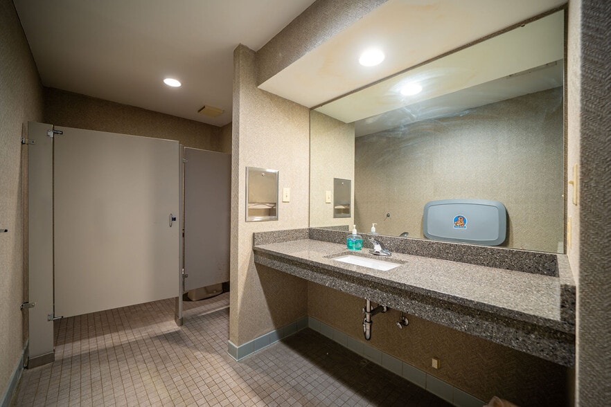 More Photos Of 2990 Bethel Rd, Columbus Funeral Home For Sale