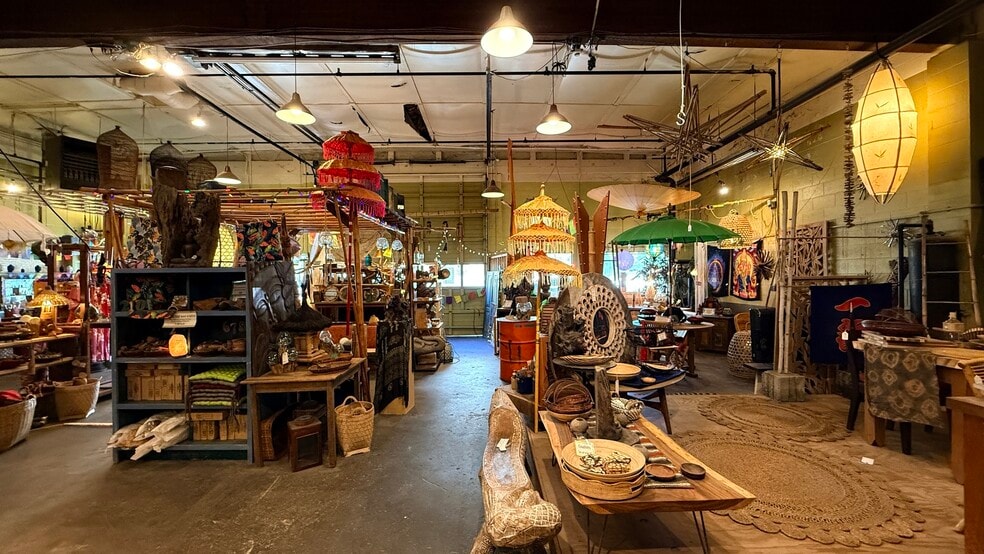 More Photos Of 2104 N Willis Blvd, Portland Auto Repair For Lease