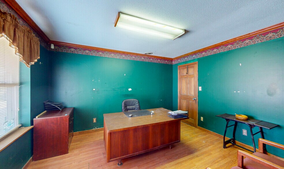 More Photos Of 5534/5546 Waterlevel Hwy, Cleveland Light Distribution For Sale