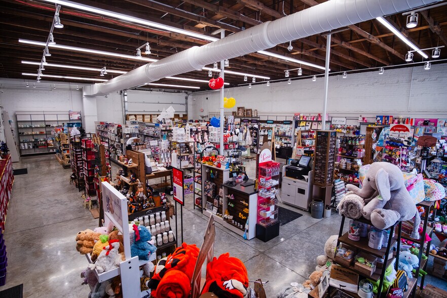 More Photos Of 208 Acme St, Marietta Storefront For Lease