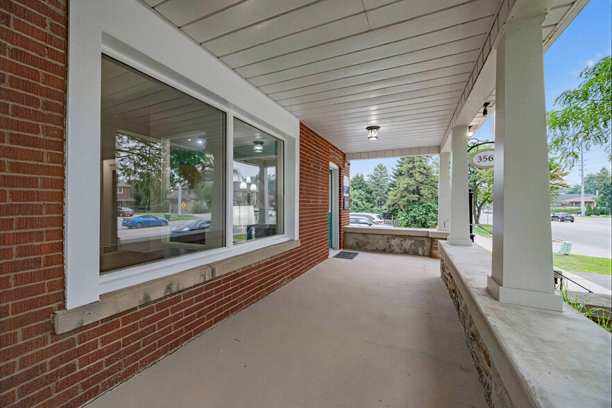 More Photos Of 3569 Cawthra Rd, Mississauga Office For Sale
