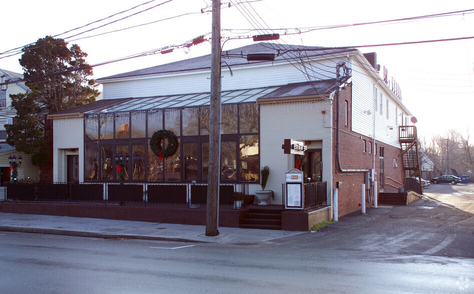 More Photos Of 453 Main St, Hyannis Freestanding For Sale