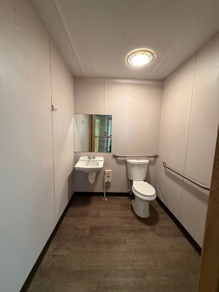 More Photos Of 1128 Dean Forest Rd, Savannah Office For Lease
