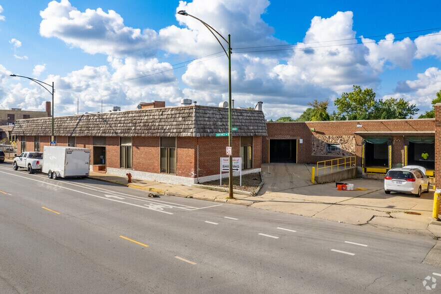 More Photos Of 5540 N Northwest Hwy, Chicago Warehouse For Sale