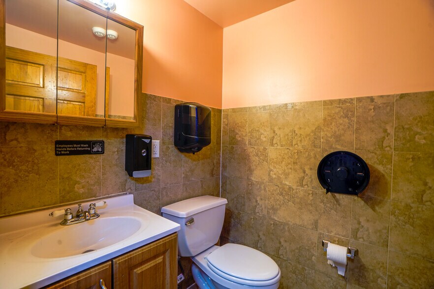 More Photos Of 615 Orange St, Newark Freestanding For Sale