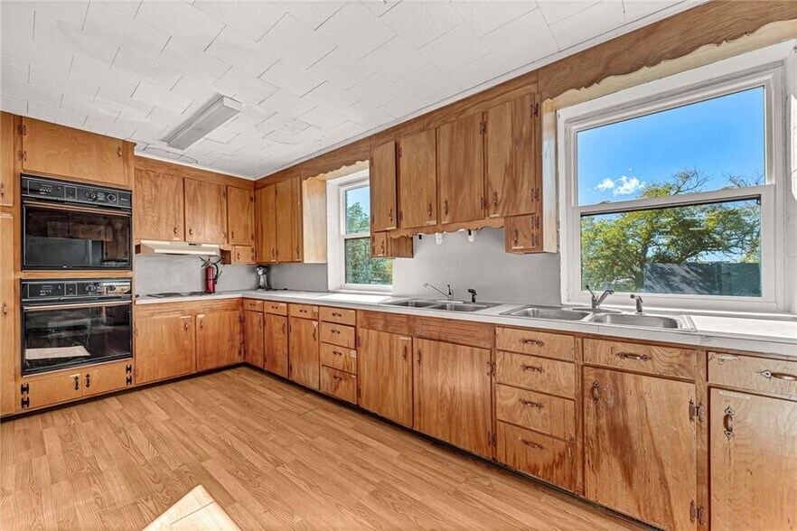 More Photos Of 510 E Madison Ave, Berryville Religious Facility For Sale