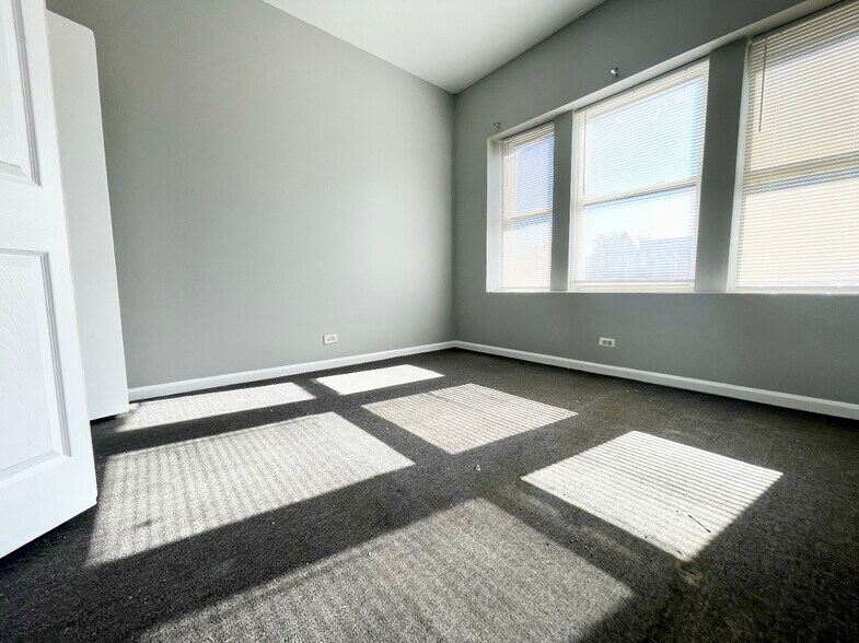 More Photos Of 7245-7255 S Bennett Ave, Chicago Apartments For Sale