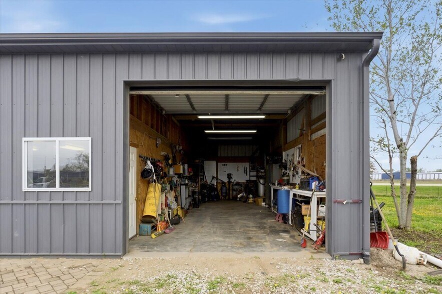 More Photos Of 6610 N 264th Cir, Valley Warehouse For Sale