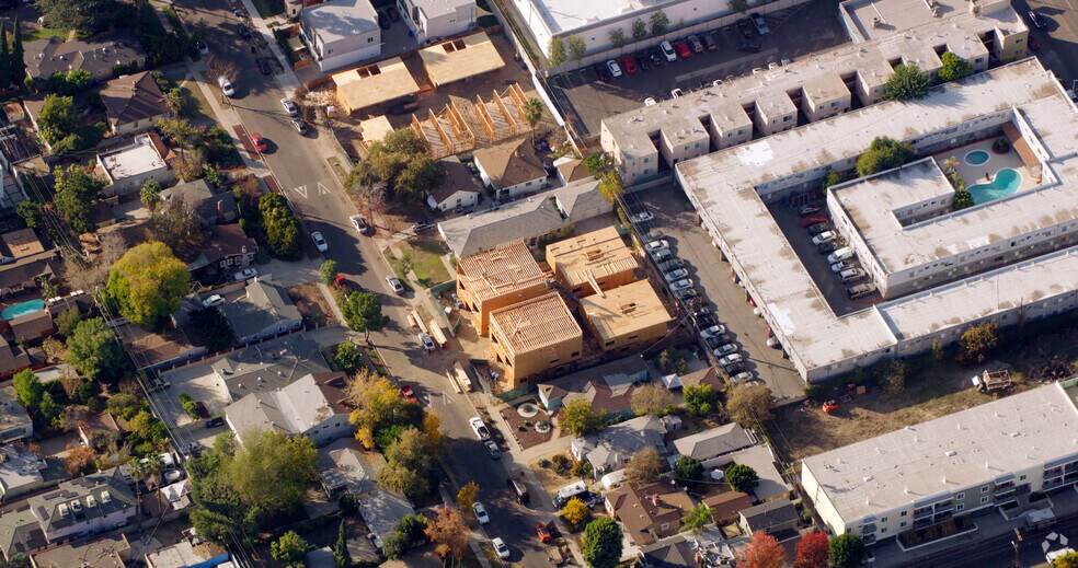More Photos Of 10821 Hartsook St, North Hollywood Apartments For Sale