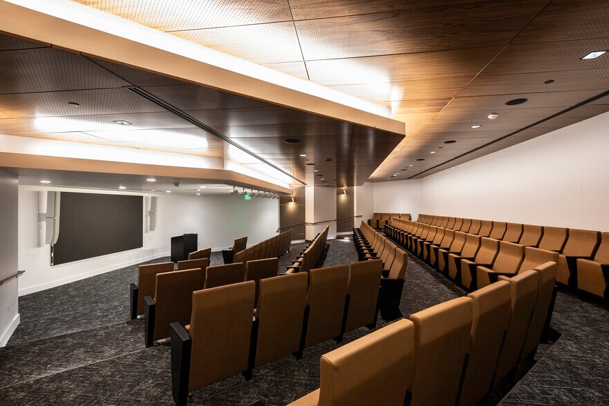 More Photos Of 1850 N Central Ave, Phoenix Office For Lease