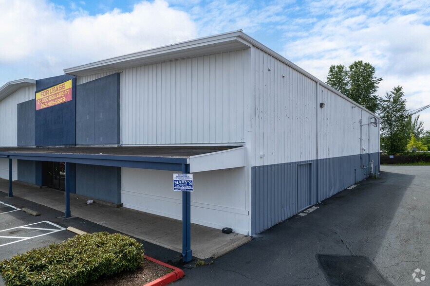 More Photos Of 710 SE Everett Mall Way, Everett General Retail For Lease