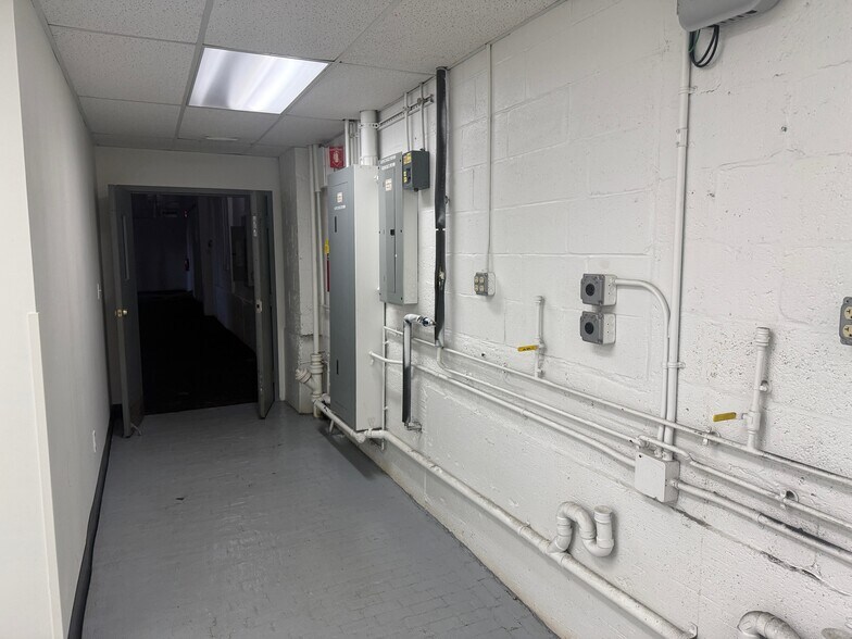More Photos Of 36 Cedar St, East Hartford Manufacturing For Lease